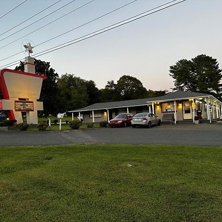 Bea'S Parkway Inn Mount Airy Bagian luar foto