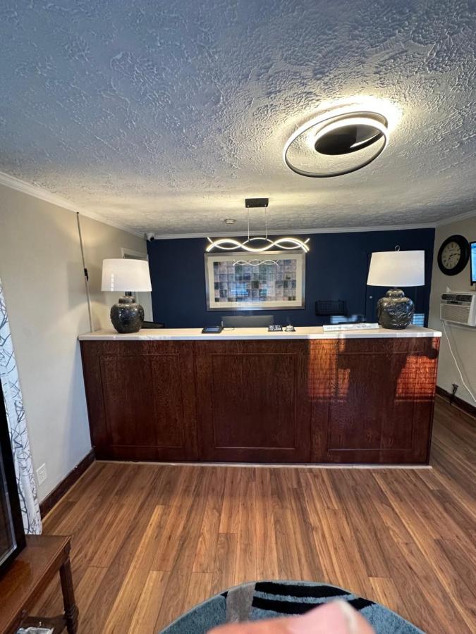 Bea'S Parkway Inn Mount Airy Bagian luar foto