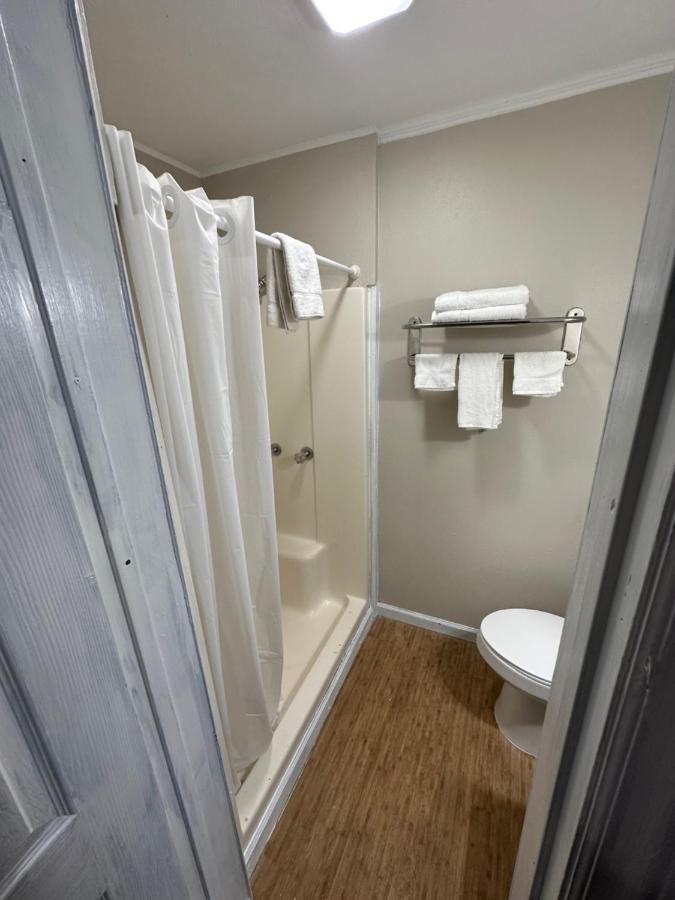 Bea'S Parkway Inn Mount Airy Bagian luar foto