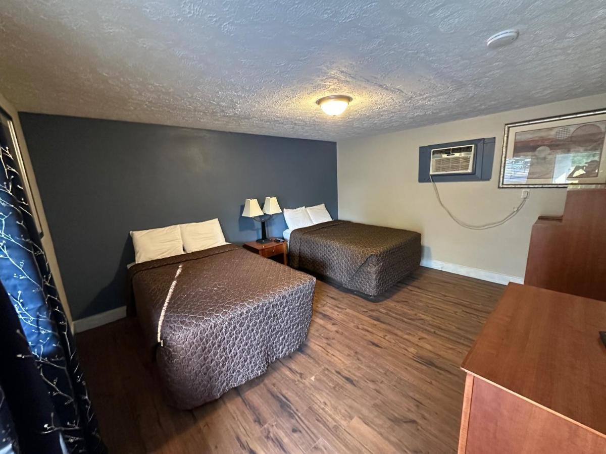 Bea'S Parkway Inn Mount Airy Bagian luar foto