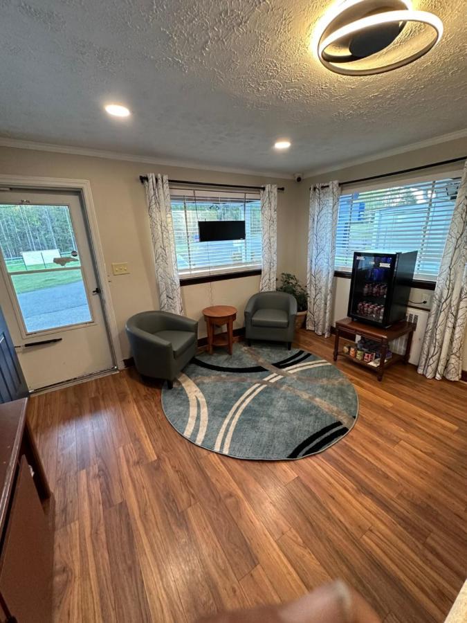 Bea'S Parkway Inn Mount Airy Bagian luar foto
