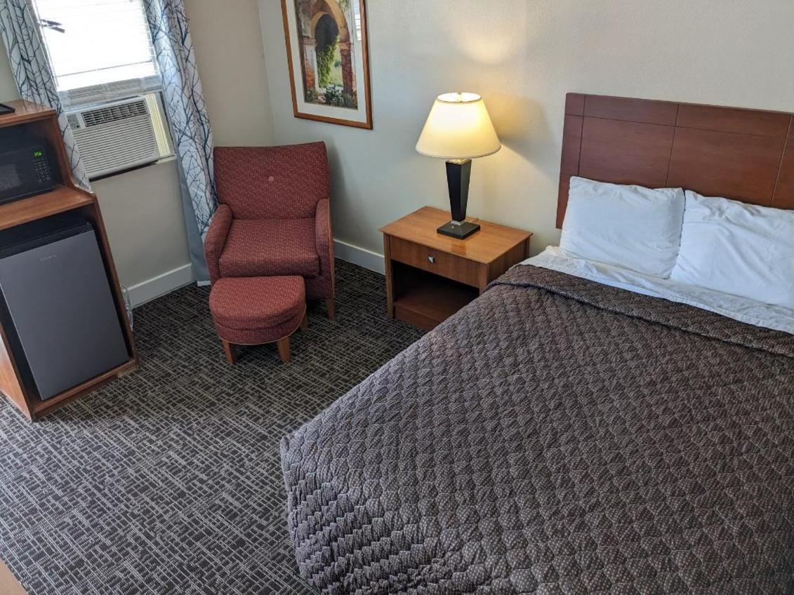Bea'S Parkway Inn Mount Airy Bagian luar foto