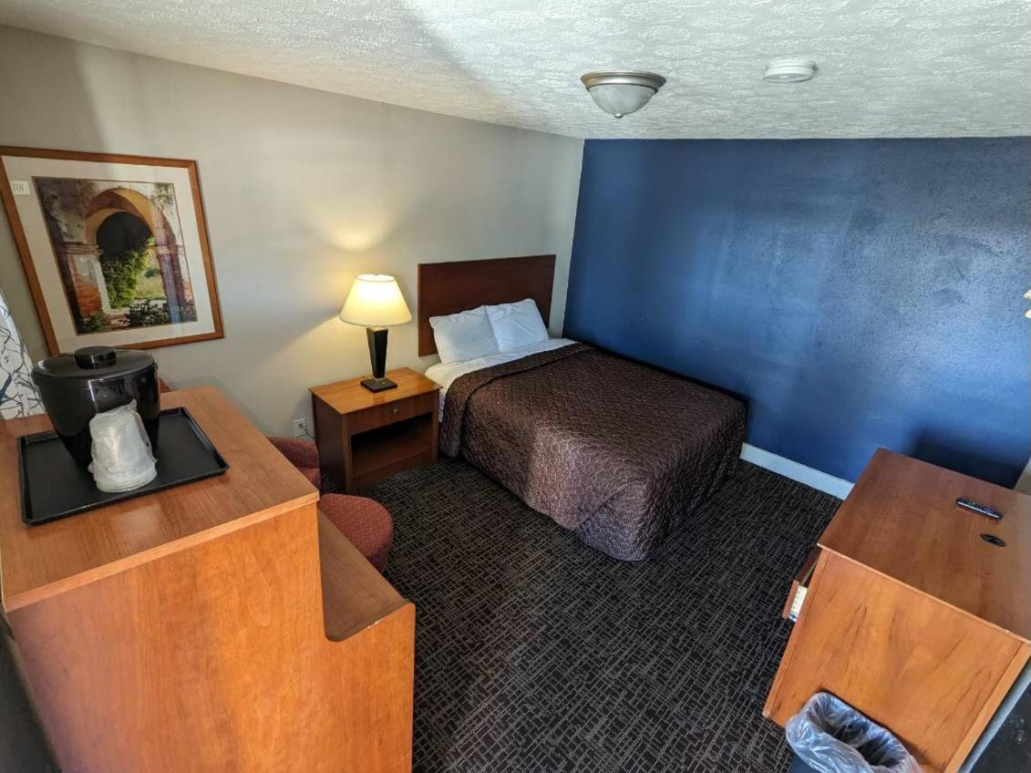 Bea'S Parkway Inn Mount Airy Bagian luar foto