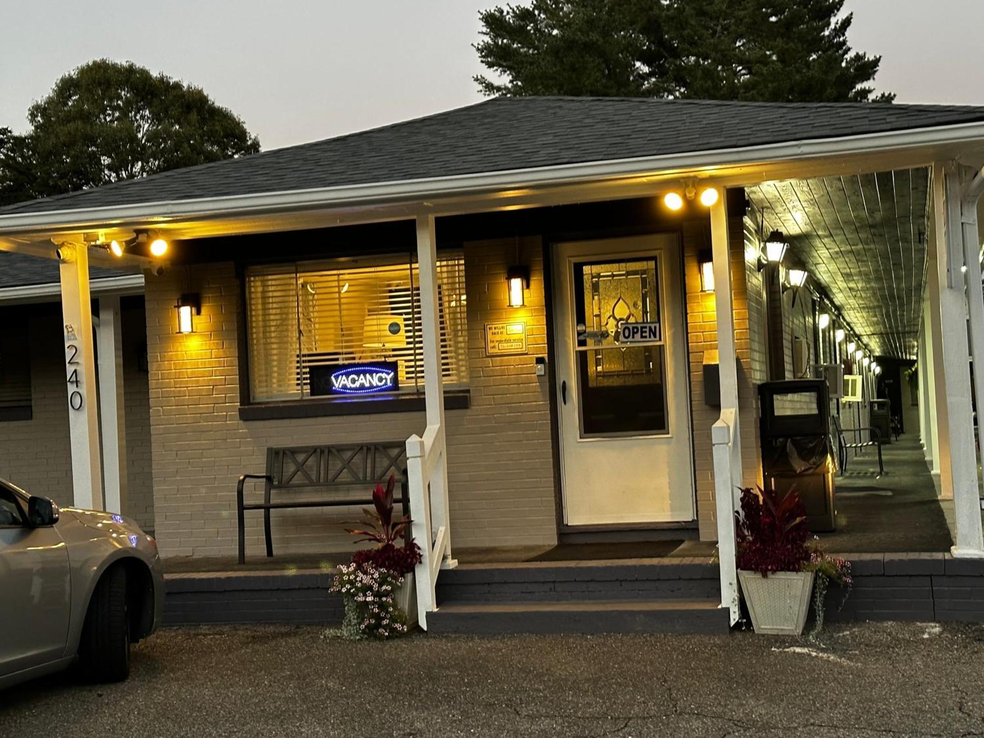 Bea'S Parkway Inn Mount Airy Bagian luar foto